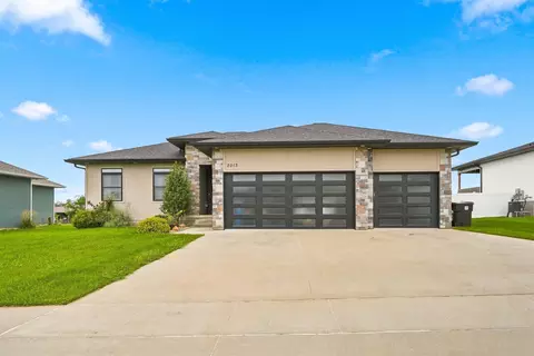 2013 Reese Rd, Cedar Falls, IA 50613