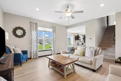 Living - 1255 Partridge Ln, Waterloo, IA 50701 photo 3 of 4