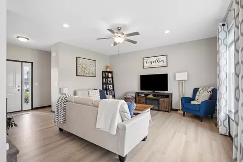 Entry Way - 1255 Partridge Ln, Waterloo, IA 50701 photo 1 of 2