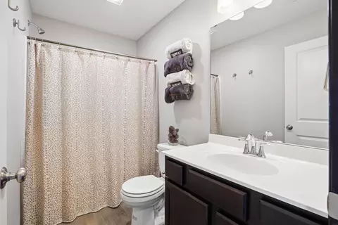 Bath - 1255 Partridge Ln, Waterloo, IA 50701 photo 3 of 4