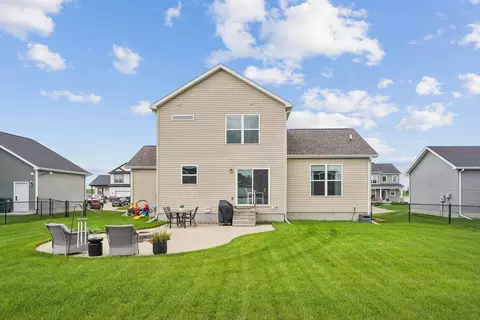 Exterior - 1255 Partridge Ln, Waterloo, IA 50701 photo 4 of 6