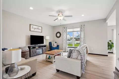 Living - 1255 Partridge Ln, Waterloo, IA 50701 photo 1 of 4