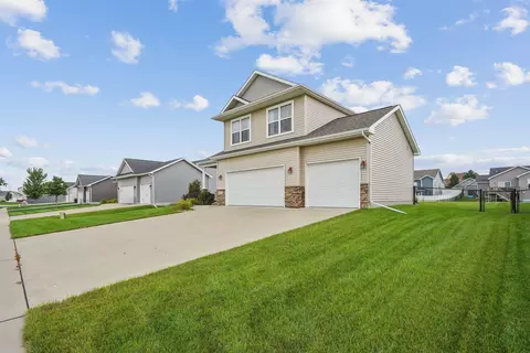 Exterior - 1255 Partridge Ln, Waterloo, IA 50701 photo 3 of 6