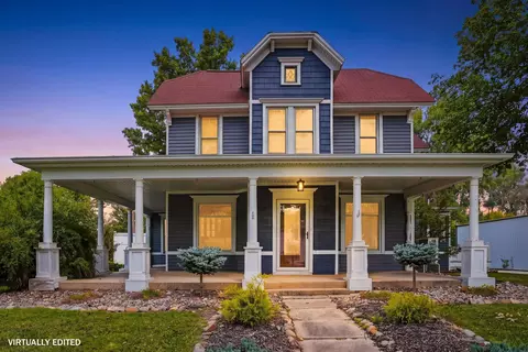 806 E Main St, New Hampton, IA 50659