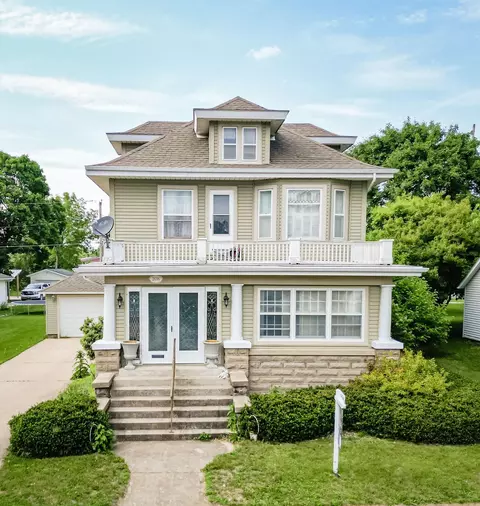 208 W 6th St, Sumner, IA 50674