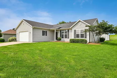 1108 SE 1st St, Waverly, IA 50677