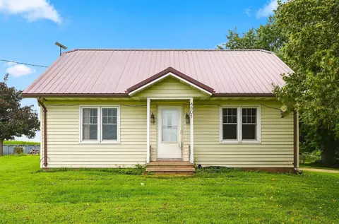 4801 Palace Rd, Oelwein, IA 50662
