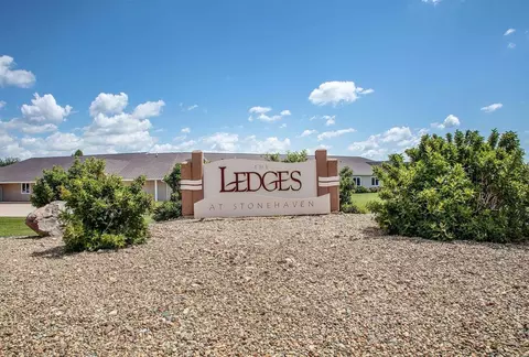 1412 Stone Ln #418, Waverly, IA 50677