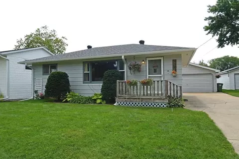 1102 18th Ave, Charles City, IA 50616
