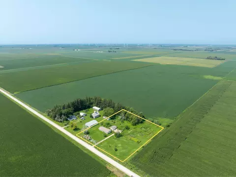 19461 19463 270th St, Grundy Center, IA 50638