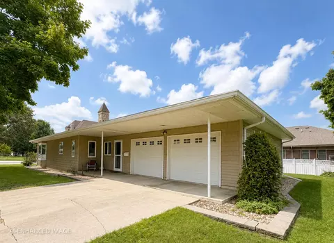 710 H Ave, Grundy Center, IA 50638
