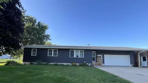 206 E Main St, Ionia, IA 50645