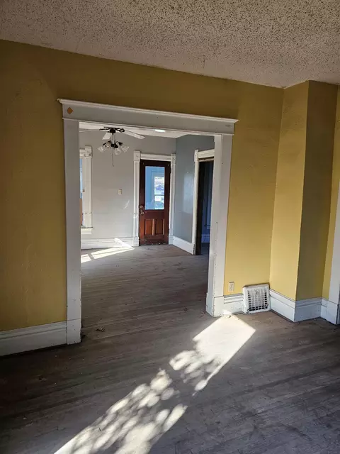 910 Blackhawk St, Reinbeck, IA 50669