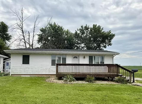 610 Maple St, Reinbeck, IA 50669