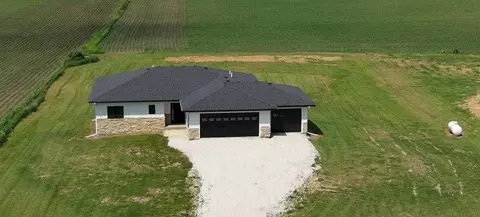 1623 W42 Rd, Ossian, IA 52161