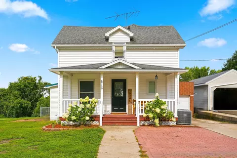 513 Commercial St, Strawberry Point, IA 52076