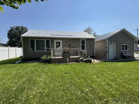 602 Maple St, Allison, IA 50602