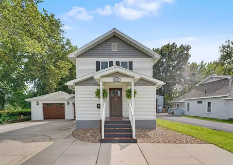 309 SE 6th St, Independence, IA 50644