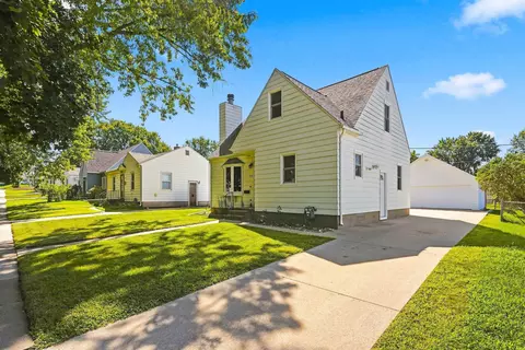 Exterior - 1146 Cornwall Ave, Waterloo, IA 50702 photo 3 of 8