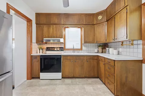 Kitchen - 1146 Cornwall Ave, Waterloo, IA 50702 photo 1 of 2