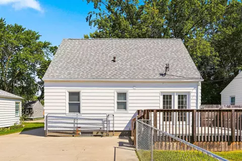 Exterior - 1146 Cornwall Ave, Waterloo, IA 50702 photo 4 of 8