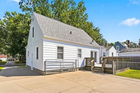 Exterior - 1146 Cornwall Ave, Waterloo, IA 50702 photo 5 of 8