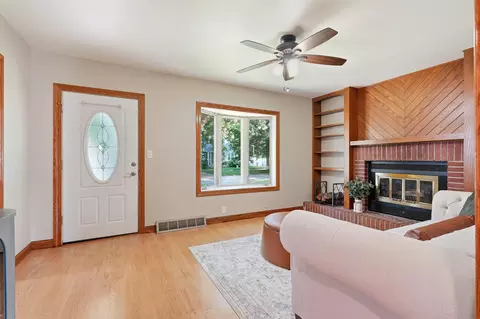 Living - 1146 Cornwall Ave, Waterloo, IA 50702 photo 1 of 2