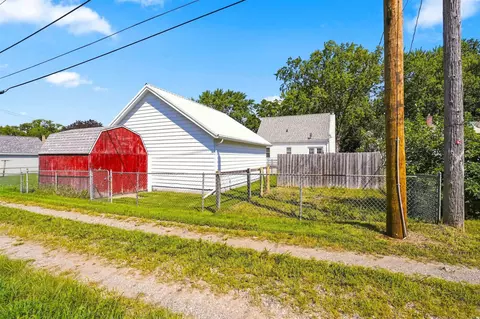 Exterior - 1146 Cornwall Ave, Waterloo, IA 50702 photo 8 of 8