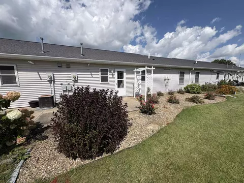Exterior - 205 E Ridge St, Readlyn, IA 50668 photo 2 of 3