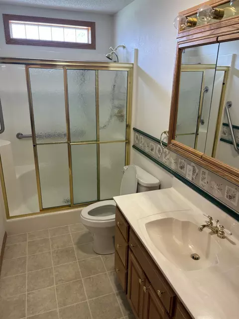 Bath - 205 E Ridge St, Readlyn, IA 50668 photo 1 of 1