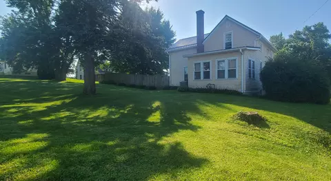 302 E Van Buren St, Garnavillo, IA 52049