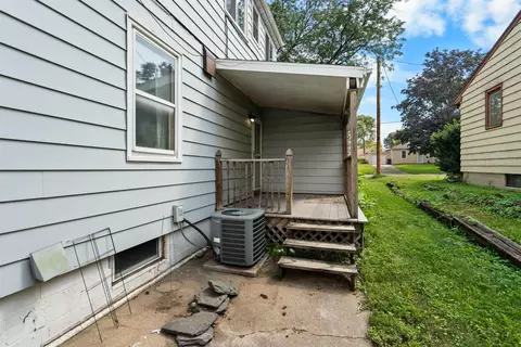 Exterior - 1420 E Mitchell Ave, Waterloo, IA 50702 photo 5 of 5