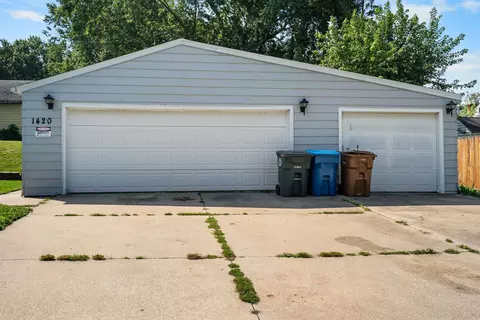 Exterior - 1420 E Mitchell Ave, Waterloo, IA 50702 photo 3 of 5