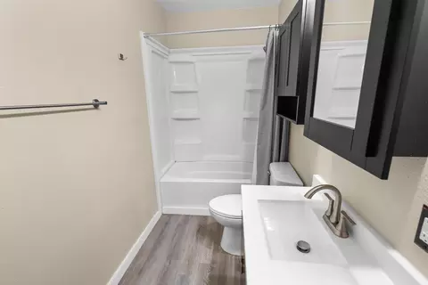 Bath - 1420 E Mitchell Ave, Waterloo, IA 50702 photo 1 of 2