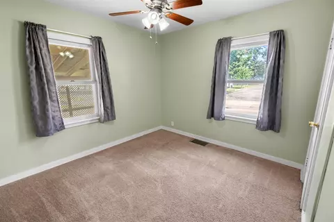 Bedroom - 1420 E Mitchell Ave, Waterloo, IA 50702 photo 1 of 4