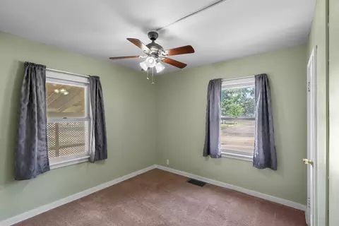 Bedroom - 1420 E Mitchell Ave, Waterloo, IA 50702 photo 3 of 4