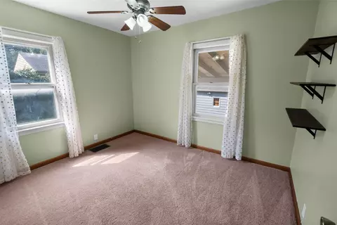 Bedroom - 1420 E Mitchell Ave, Waterloo, IA 50702 photo 4 of 4