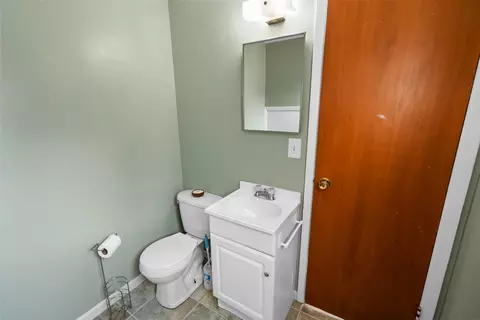 Bath - 1420 E Mitchell Ave, Waterloo, IA 50702 photo 2 of 2