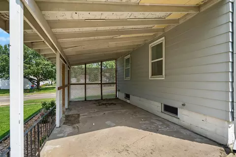 Exterior - 1420 E Mitchell Ave, Waterloo, IA 50702 photo 4 of 5