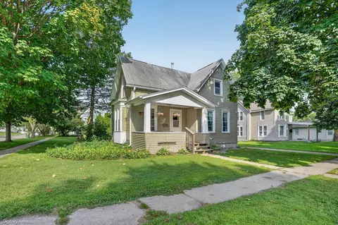 621 Iowa St, Cedar Falls, IA 50613