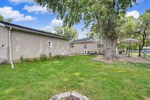 Exterior - 1100 Sheerer Ave, Waterloo, IA 50701 photo 5 of 6