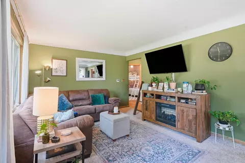 Living - 1100 Sheerer Ave, Waterloo, IA 50701 photo 2 of 5