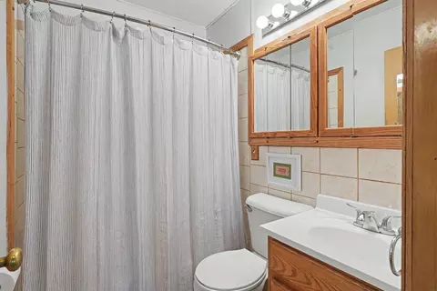 Bath - 1100 Sheerer Ave, Waterloo, IA 50701 photo 1 of 1