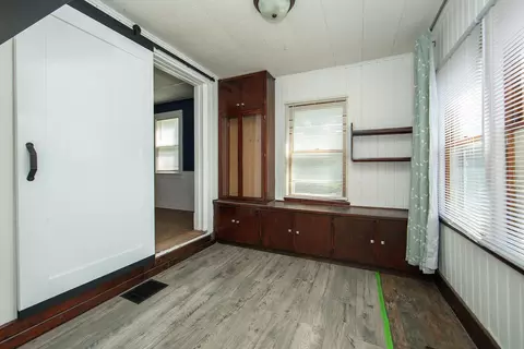 Entry Way - 103 Summit, Waterloo, IA 50701 photo 2 of 4