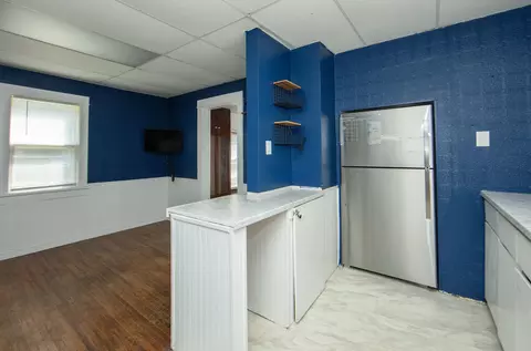 Entry Way - 103 Summit, Waterloo, IA 50701 photo 3 of 4