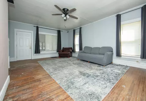 Living - 103 Summit, Waterloo, IA 50701 photo 4 of 4