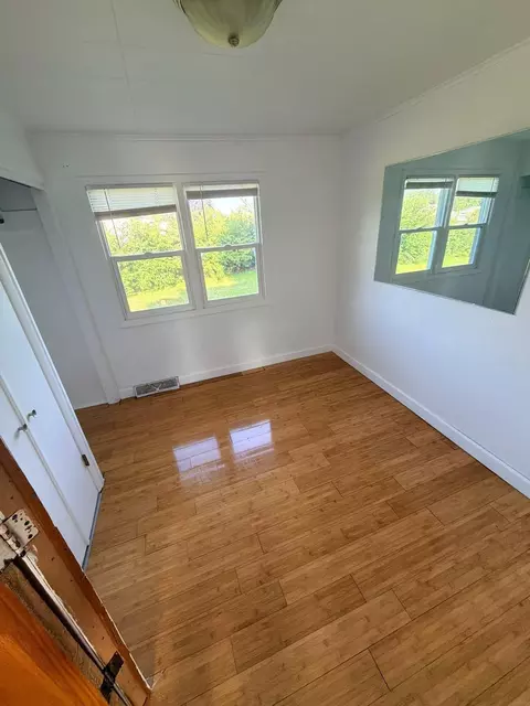 Bedroom - 1821 E Ridgeway Ave, Waterloo, IA 50702 photo 1 of 2