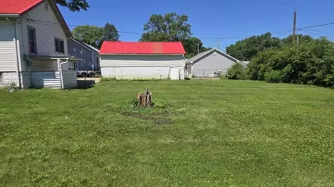 Exterior - 1821 E Ridgeway Ave, Waterloo, IA 50702 photo 4 of 4