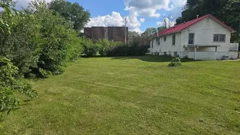 Exterior - 1821 E Ridgeway Ave, Waterloo, IA 50702 photo 3 of 4