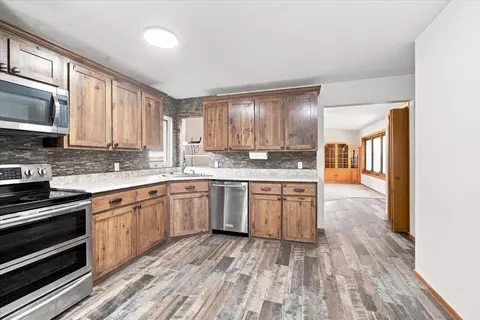 501 Park Ln, Waterloo, IA 50702